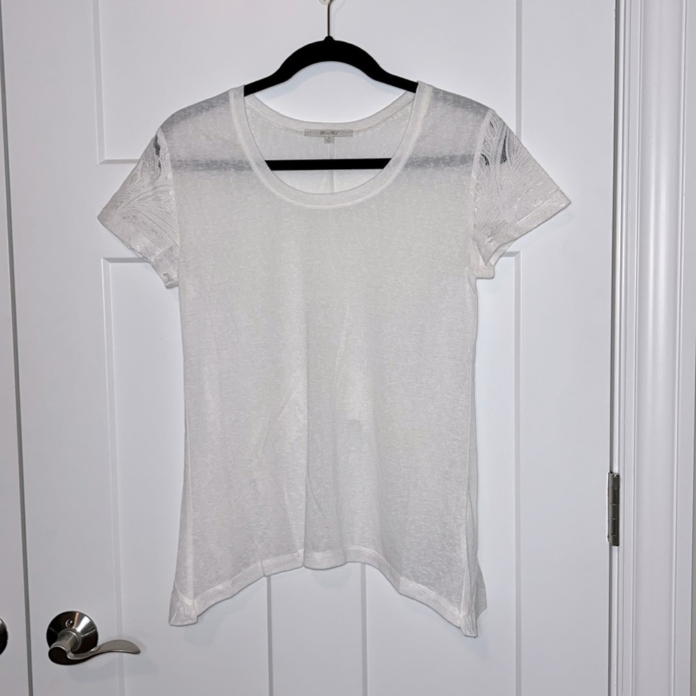 NWOT Miss Me White Lace Sleeve Ruffle Open Back Short Sleeve